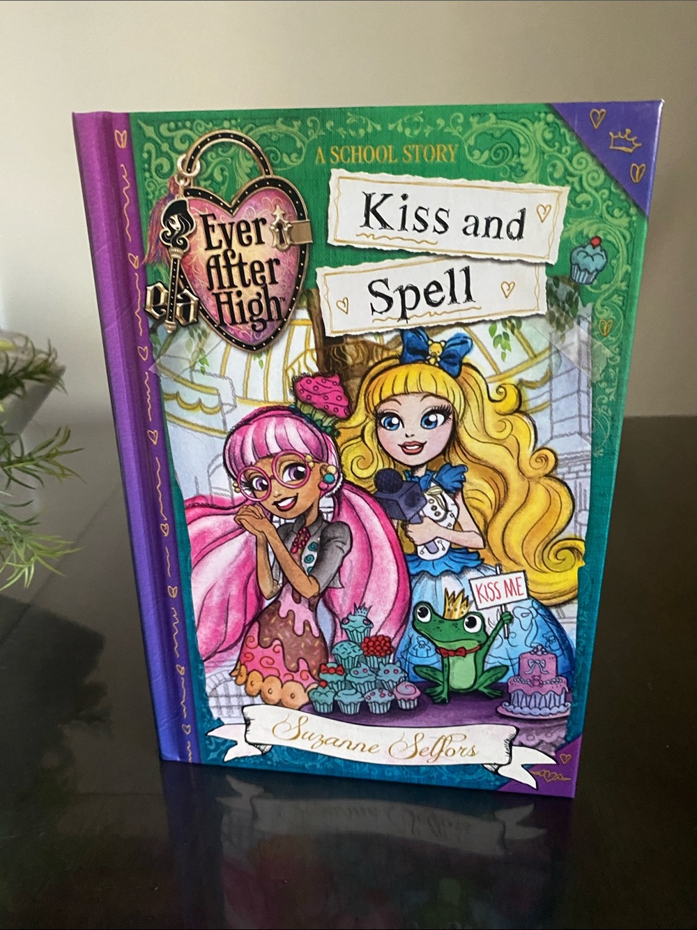 NEW🌈 Ever After High Book Kiss and Spell
